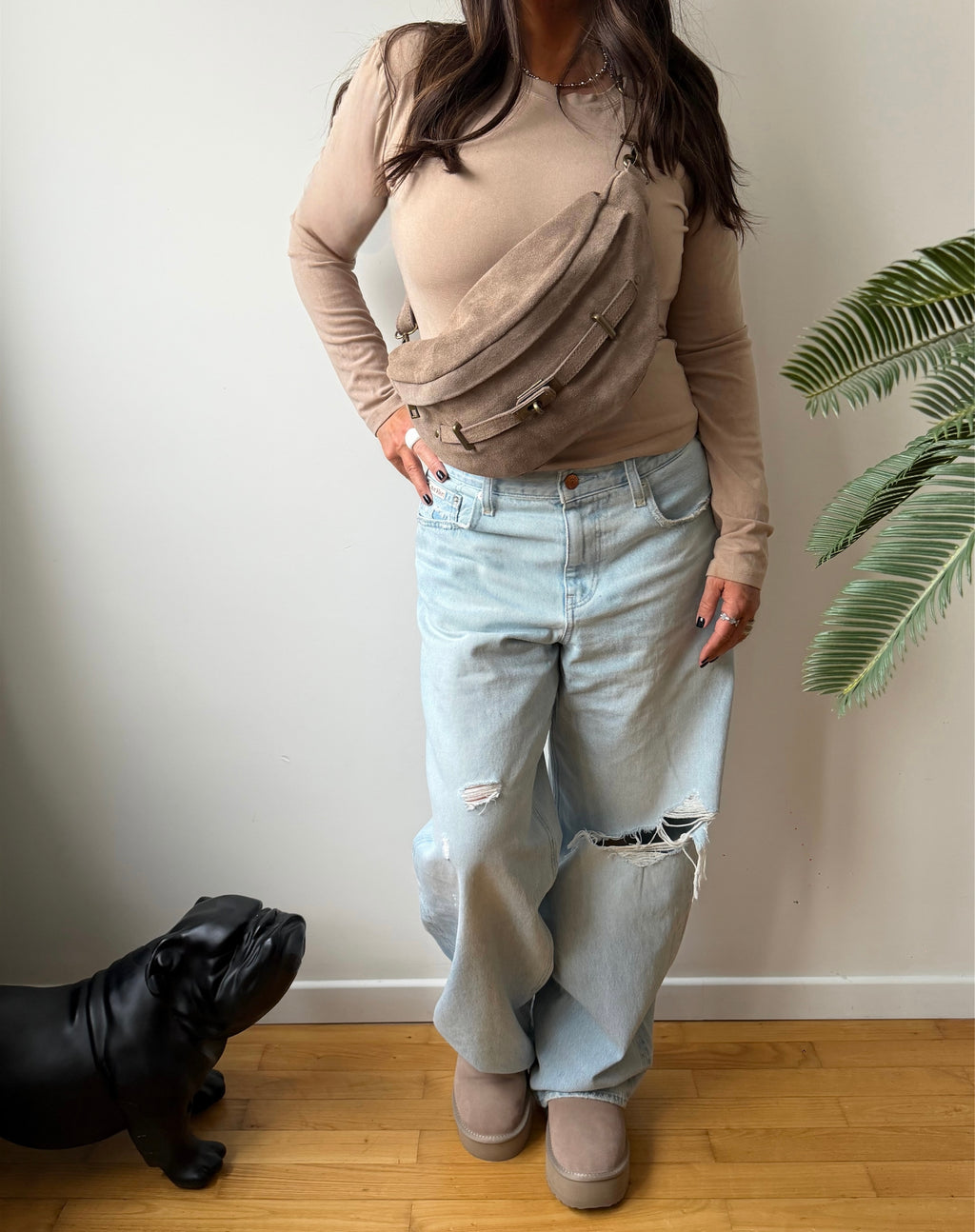 Sac banane grand format en cuir daim italien à boucle – AZURE