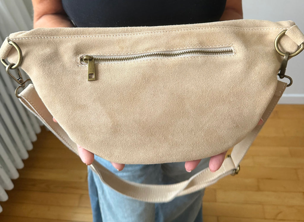 Sac banane grand format en cuir daim italien à boucle – AZURE