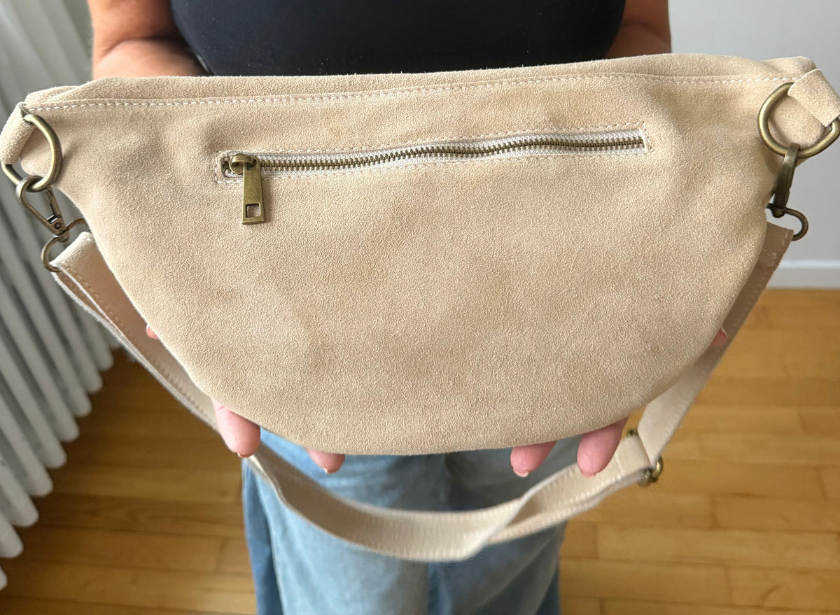 Sac banane grand format en cuir daim italien à boucle – AZURE