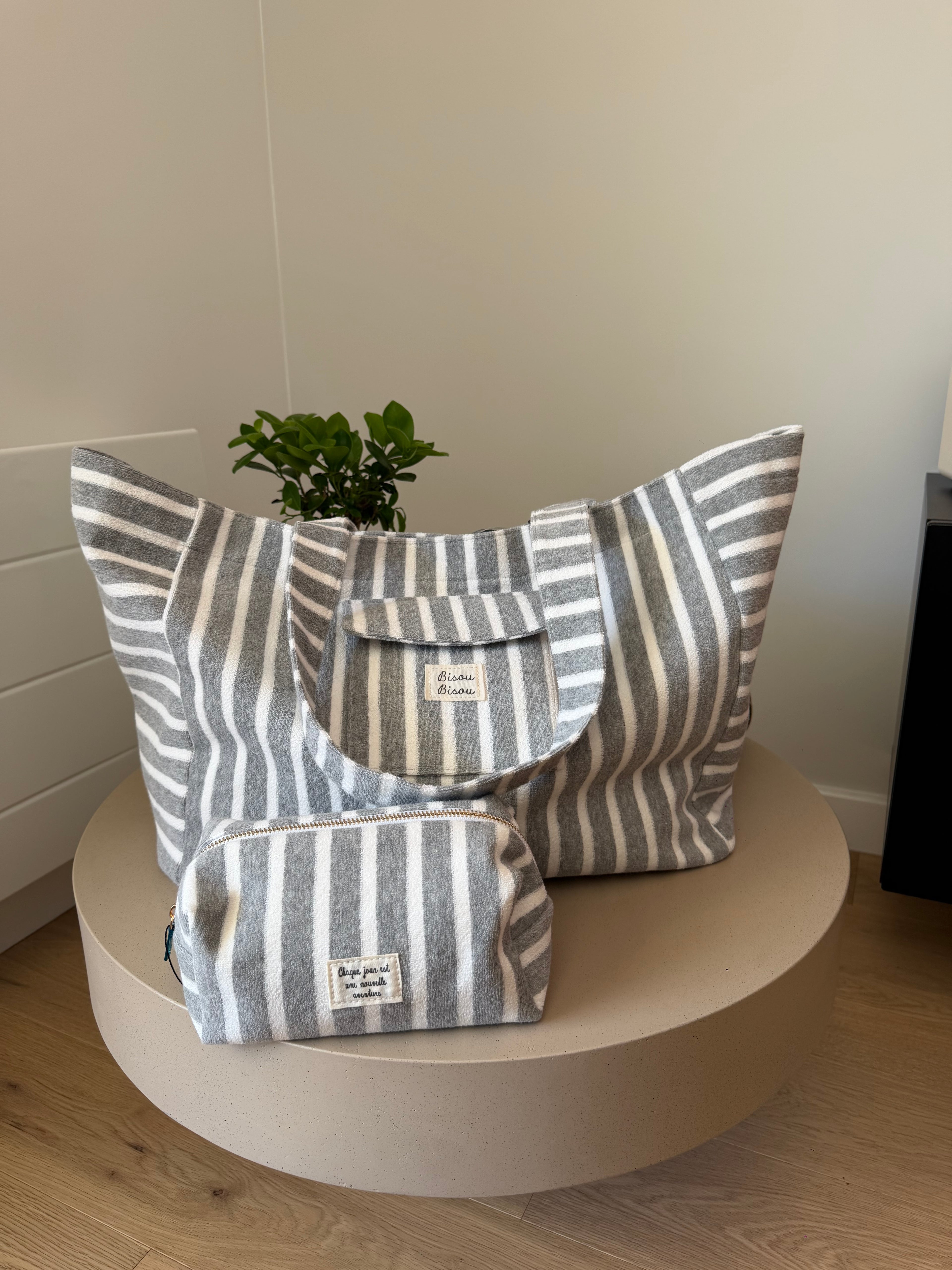Grand sac cabas en éponge rayé + pochette assortie