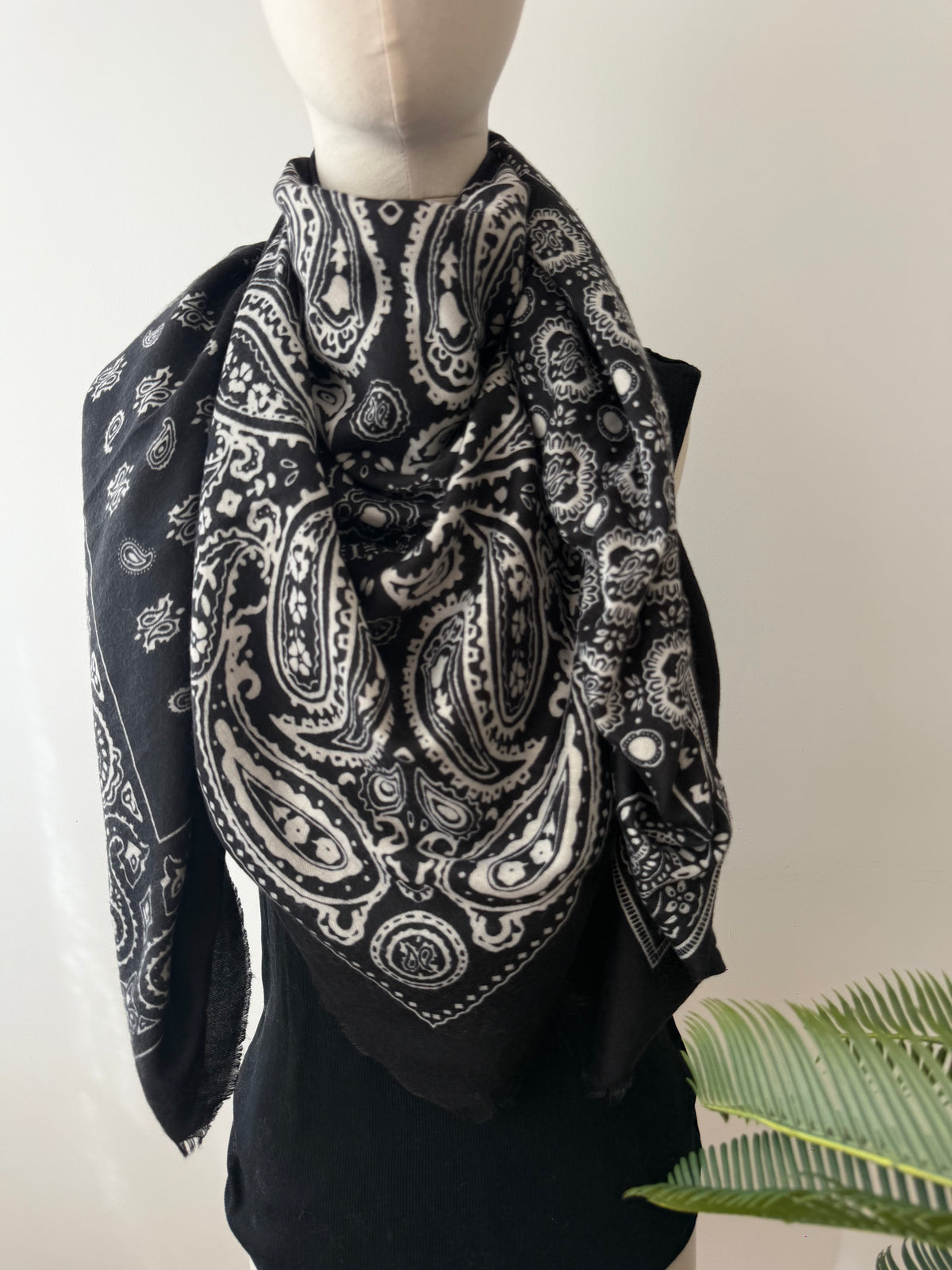 Foulard Brooke | Bandana oversize 140 × 140 cm – Plusieurs coloris