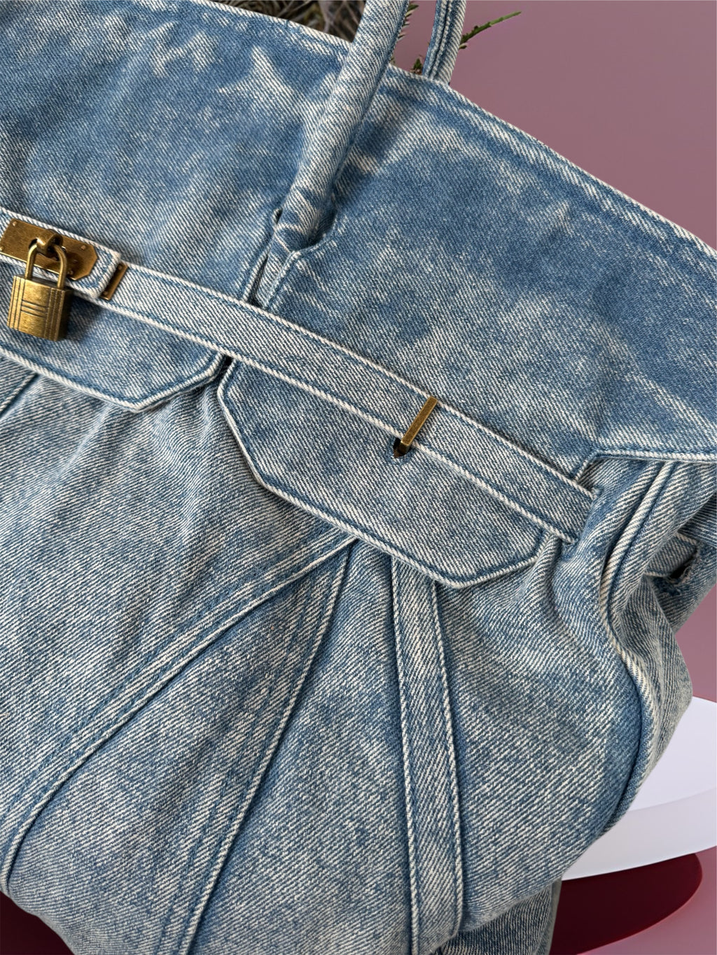 Sac Léonie en jean – Grand sac avec bandoulière réglable et cadenas