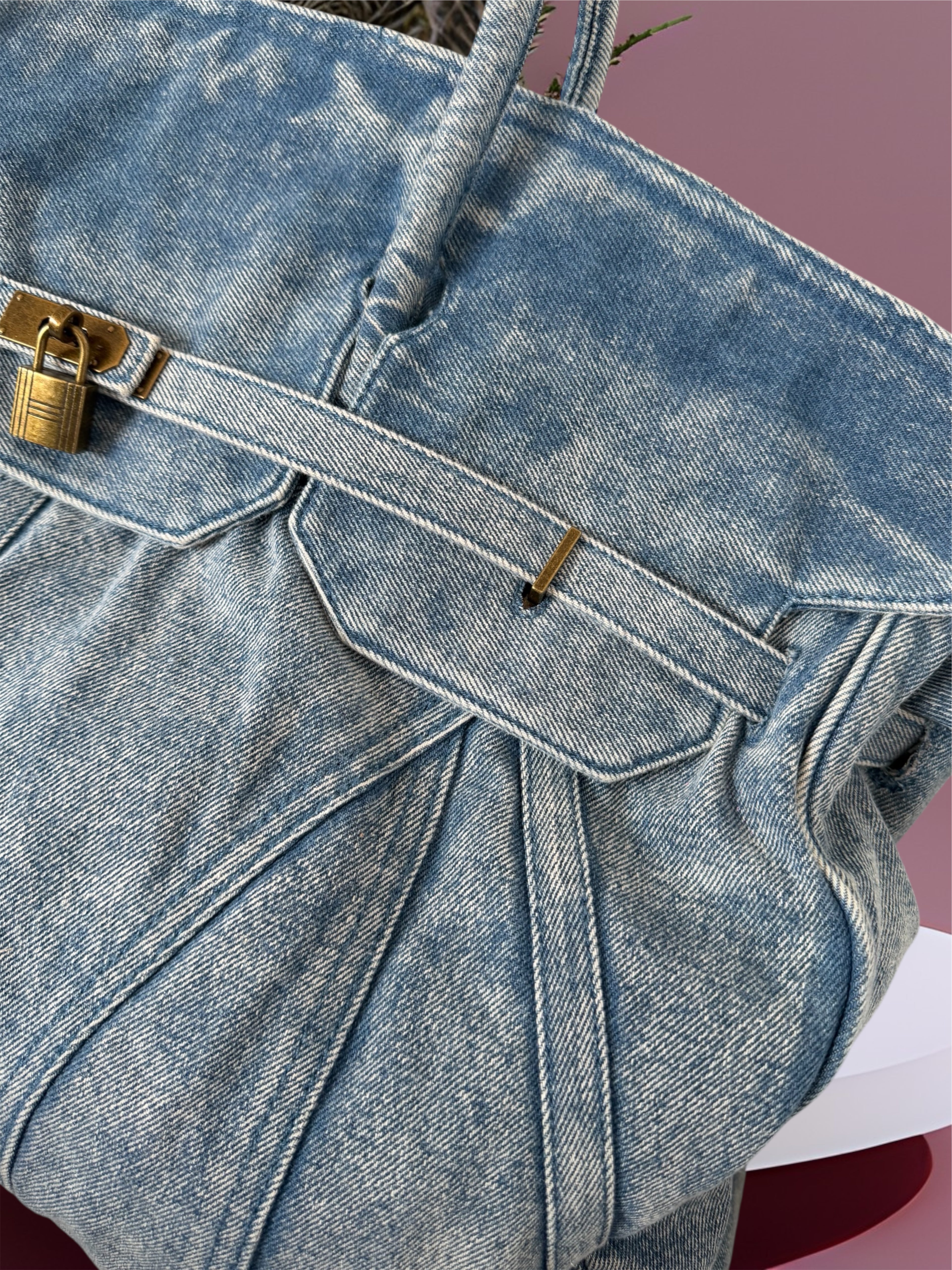 Sac Léonie en jean – Grand sac avec bandoulière réglable et cadenas