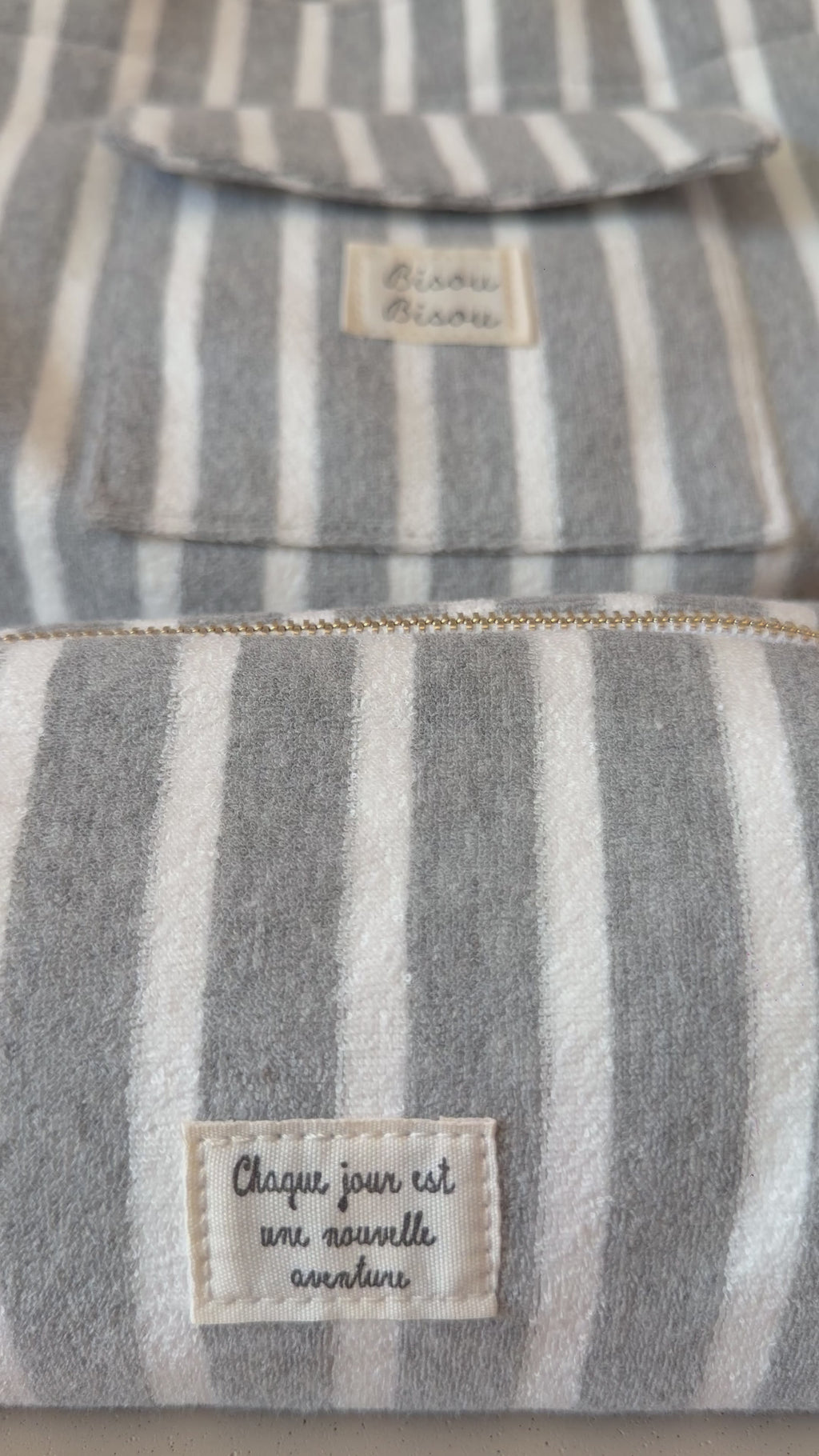 Grand sac cabas en éponge rayé + pochette assortie